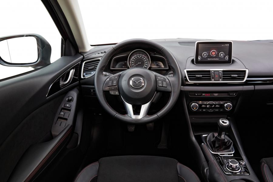 Интерьер Mazda3 Nakama 2016 года  (фото 13 из 22)